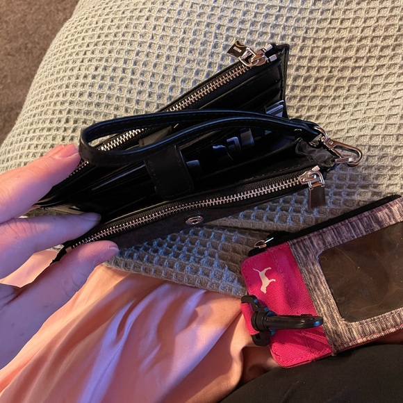 Michael Kors wallet/wristlet in great condition - Picture 4 of 4